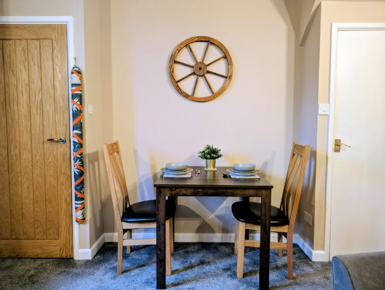 Couples have a choice of places to eat in little Avalon. Aside from the kitchen diner there's a spot in the lounge to tuck into some food, or even a puzzle!